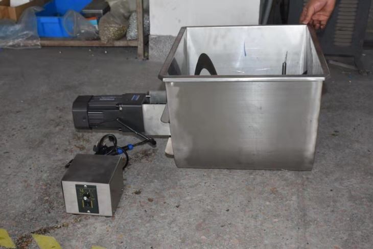 Glass Bottle Filling Machine and Vacuum Twist Capping Machine